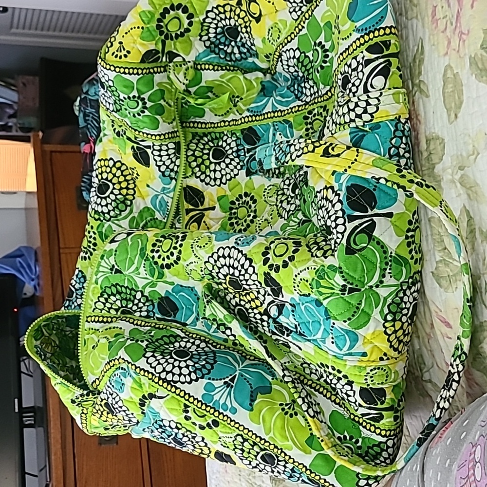 Vera Bradley Limes Up, weekender, family travel beach tote, full zip closure. - Picture 2 of 3